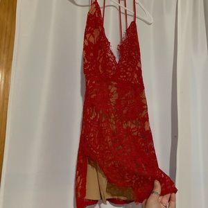 Tobi body con lace dress